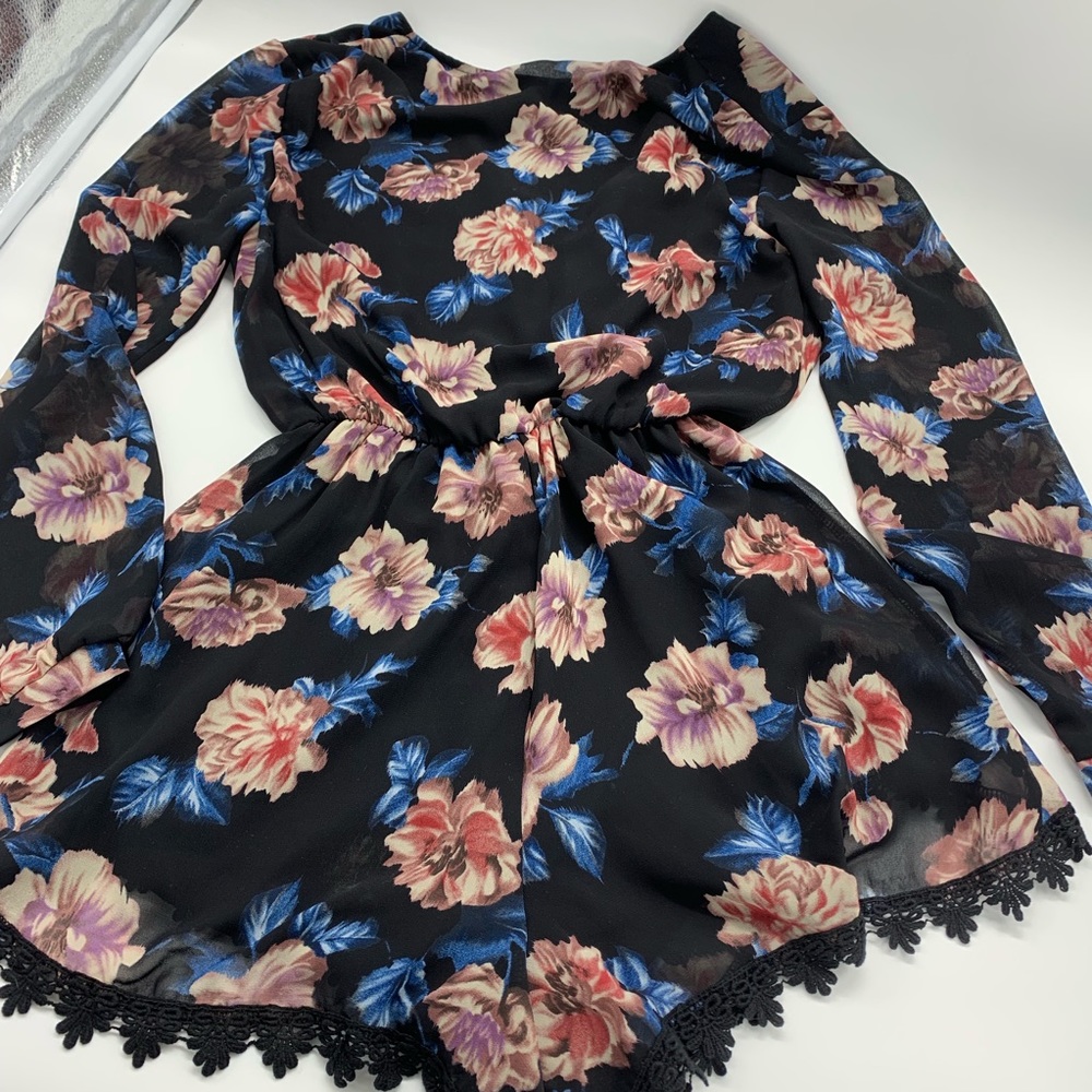 ASTR long sleeve romper black floral sz XS - Picture 5 of 5